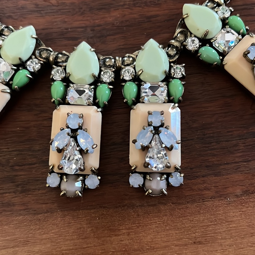 Accessory Jane Fun Necklace - Picture 3 of 3